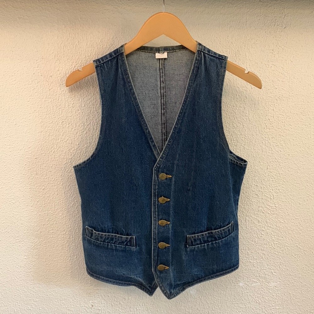 Vintage ‘Lee’ denim button up vest. Size Small. Chest 17”. Length 23”